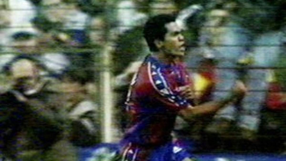 De la mordida de Suárez a los genitales de Simeone: Los gestos más obscenos del fútbol