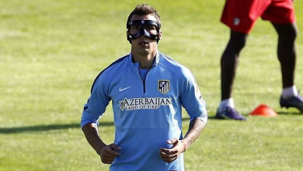 'Choco' Lozano se une al club de los jugadores enmascarados