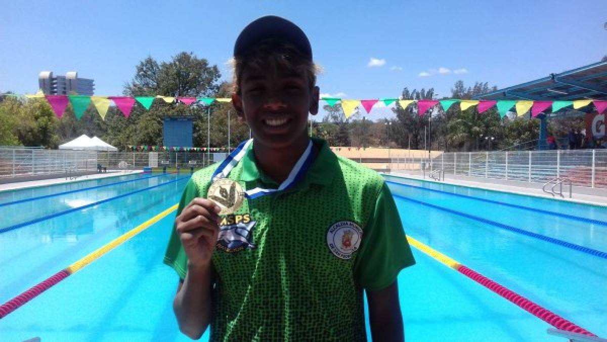 Alegría y deportivismo: Las mejores imágenes del campeonato nacional de natación