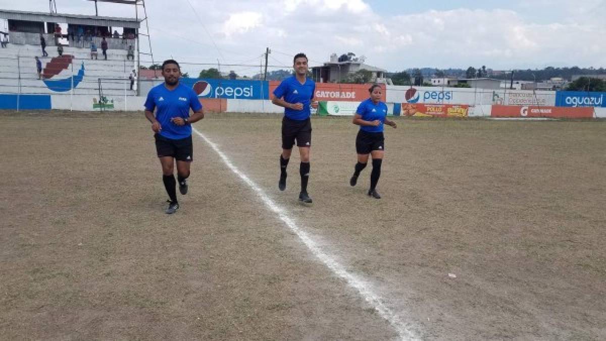 El pésimo estado en el que se encuentra la cancha del estadio Sergio Reyes de Santa Rosa de Copán