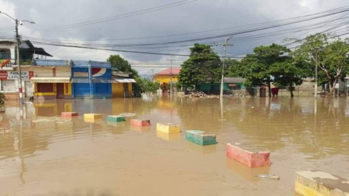 Destrucción y llanto: el calvario que se vive en La Lima tras las fuertes lluvias que dejó Eta e Iota