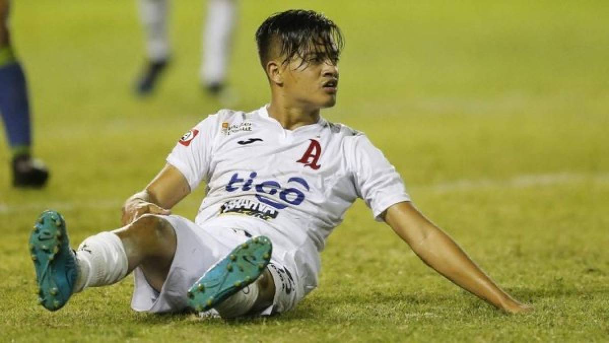 RUMORES Y FICHAJES: Ángel Tejeda cerca del fútbol tico y Saprissa reemplaza a Bengtson con un brasileño