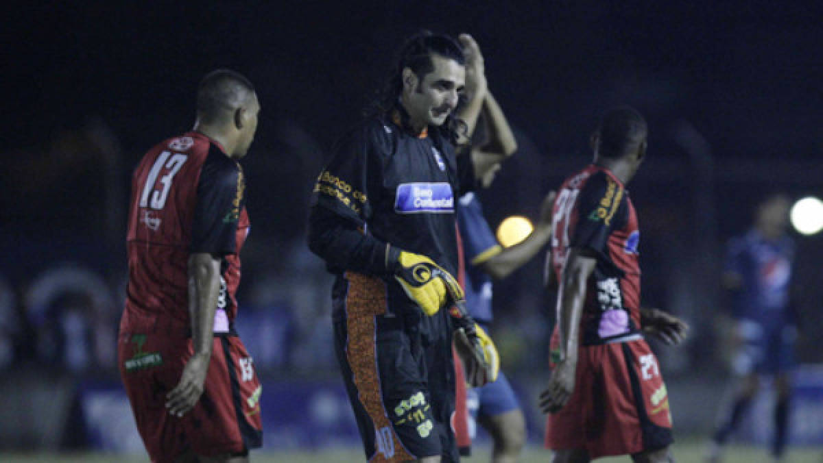 Diego Vásquez se retiró entre lágrimas del fútbol