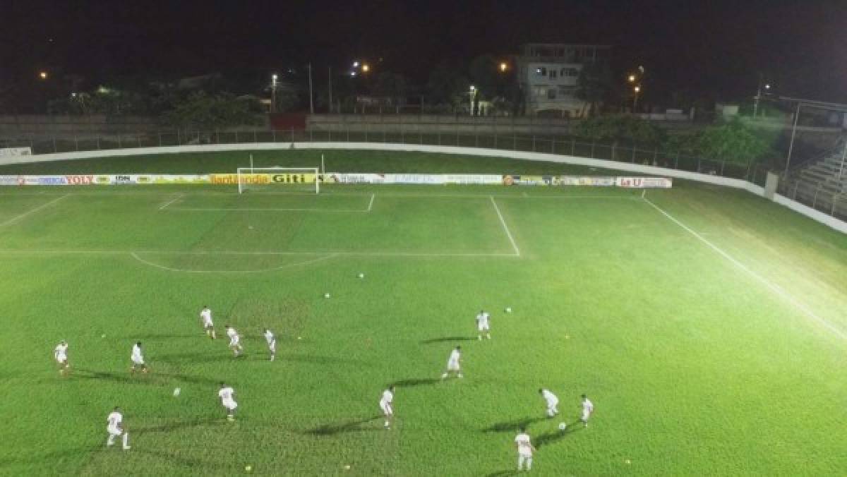 Real Sociedad entrena por la noche probando su debut nocturno en el Francisco Martínez