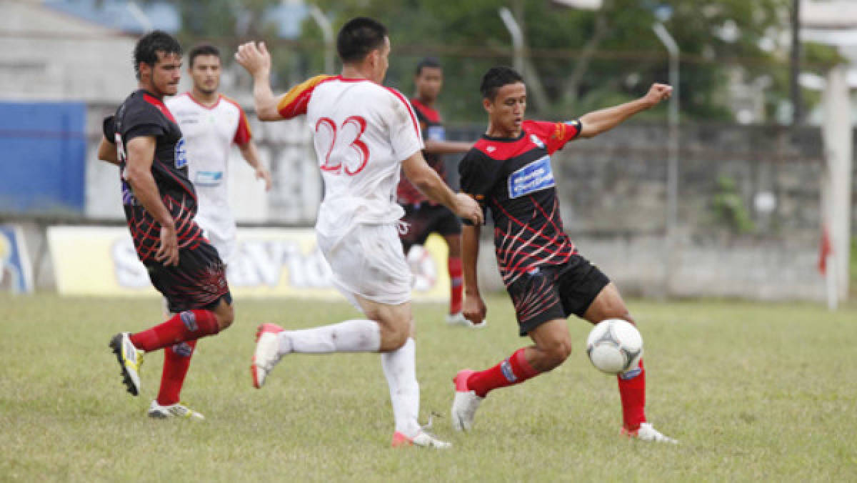 ¿Se debería jugar con 12 equipos en Honduras?