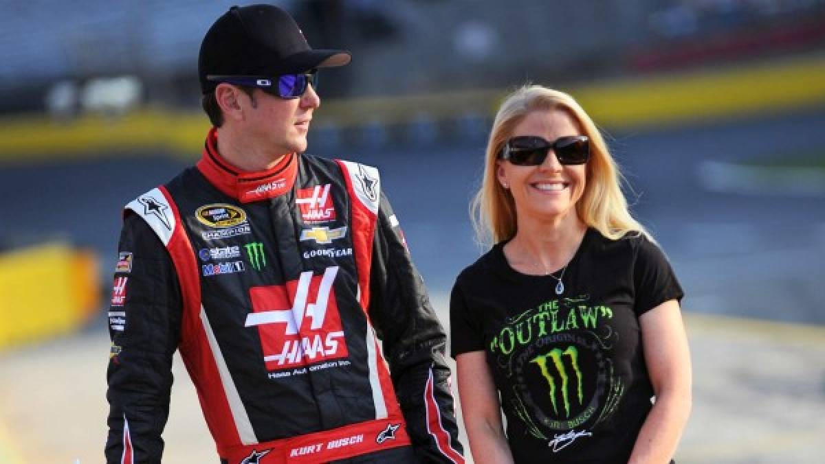 Piloto de NASCAR afirma que su exnovia es una asesina