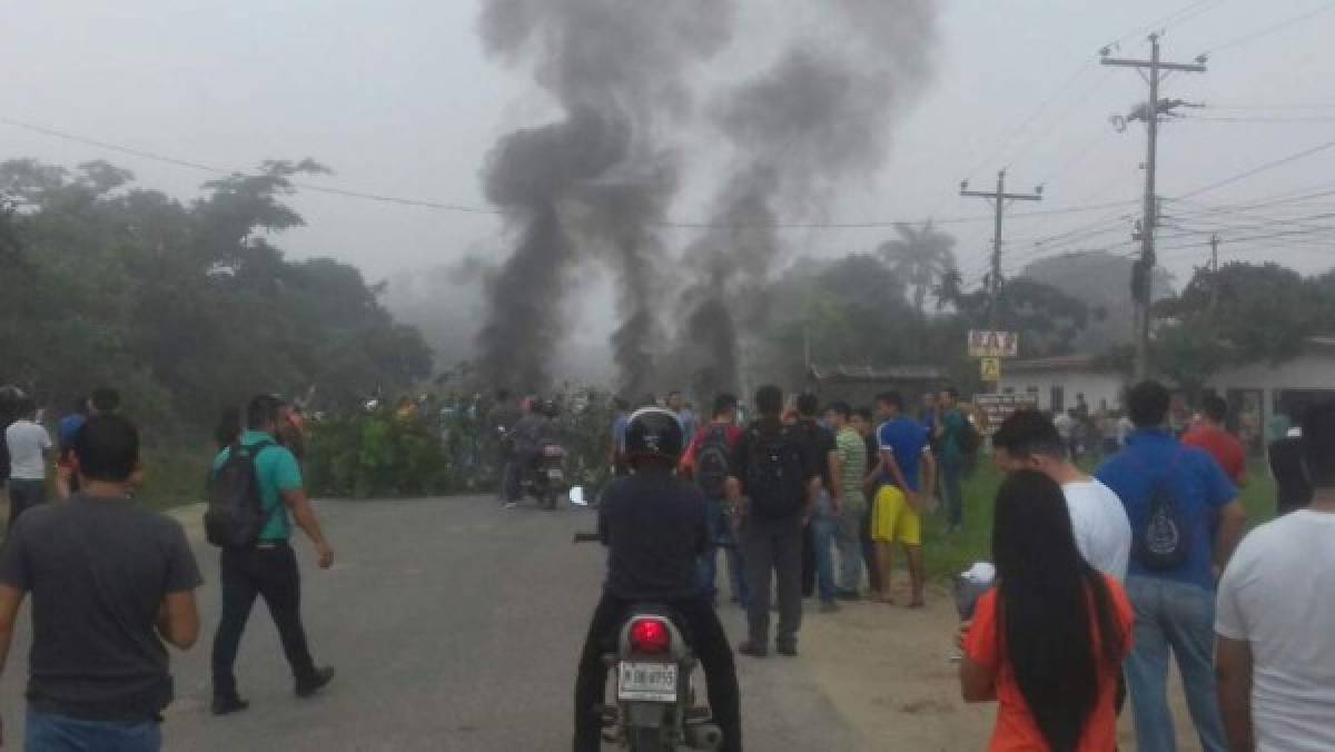 EN FOTOS: Carros quemados y carreteras tomas en casi toda Honduras