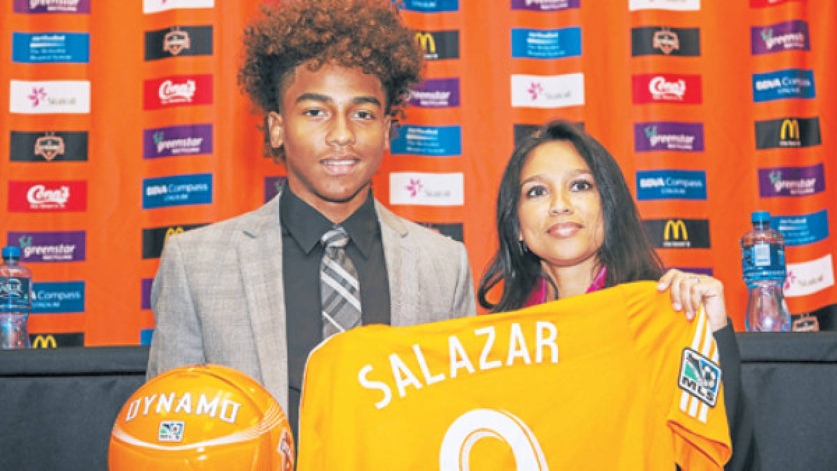 Madre de Bryan Salazar: 'Me gustaría que jugara para Honduras”