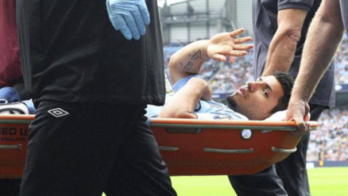 Agüero se lesiona la rodilla en debut de Liga Premier