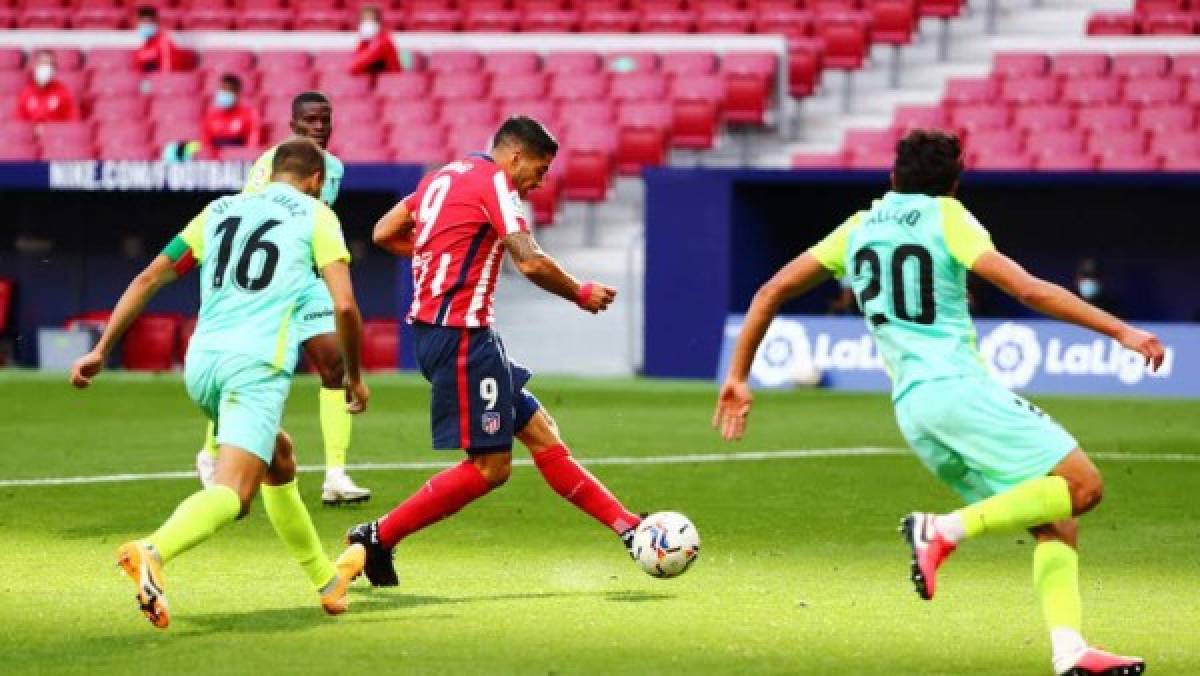 Alegría total, abrazos y su ritual: Así fue el debut goleador de Luis Suárez con el Atlético  