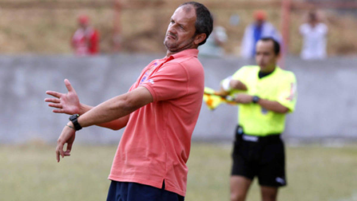 Risto Vidakovic afirma que cambió estrategia por la cancha de Tela