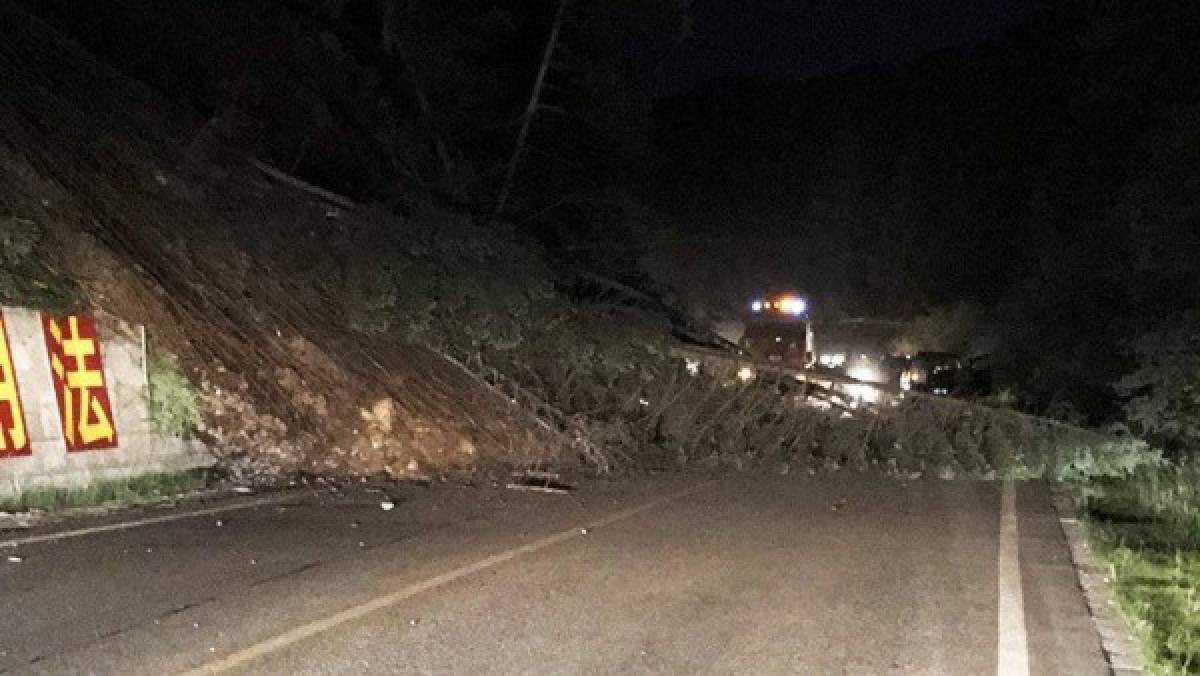 Imágenes de terror: Fuerte terremoto provoca 19 muertos, 200 heridos y 30 mil turistas evacuados en China