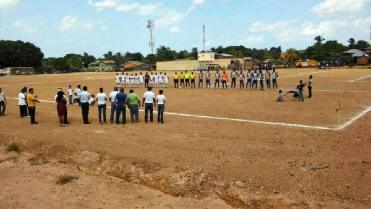 La cancha de tierra donde se jugará Copa Presidente y otros estadios en mal estado