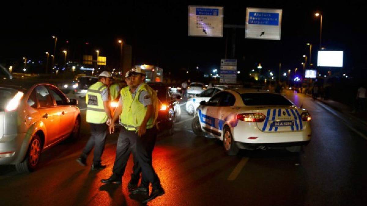 FOTOS: Imágenes dramáticas de las dos explosiones en el Aeropuerto de Estambul