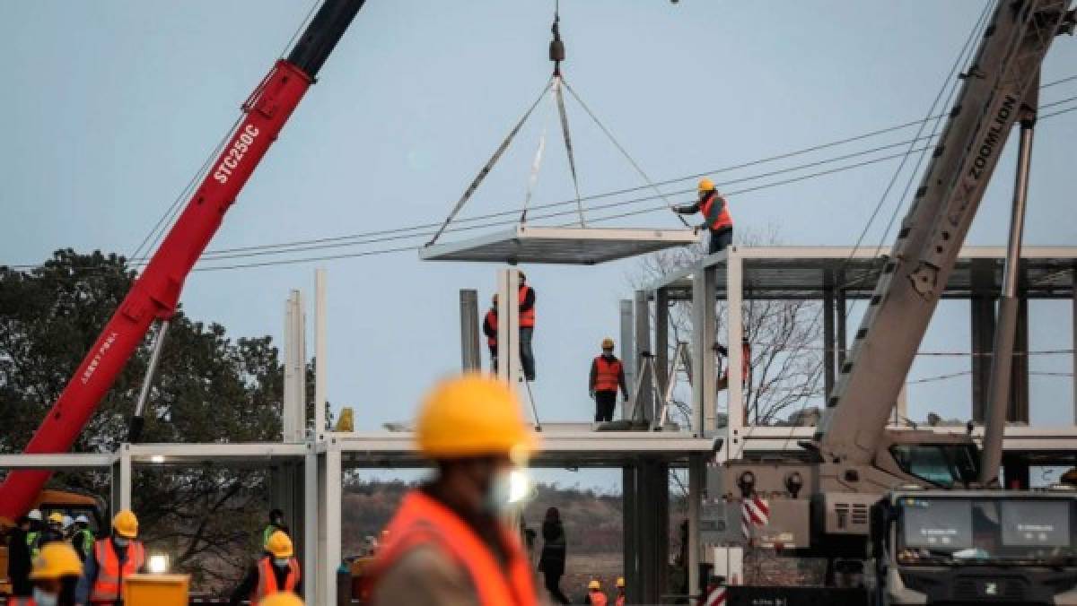 Así marcha la construcción del hospital exprés en Wuhan para frenar el coronavirus