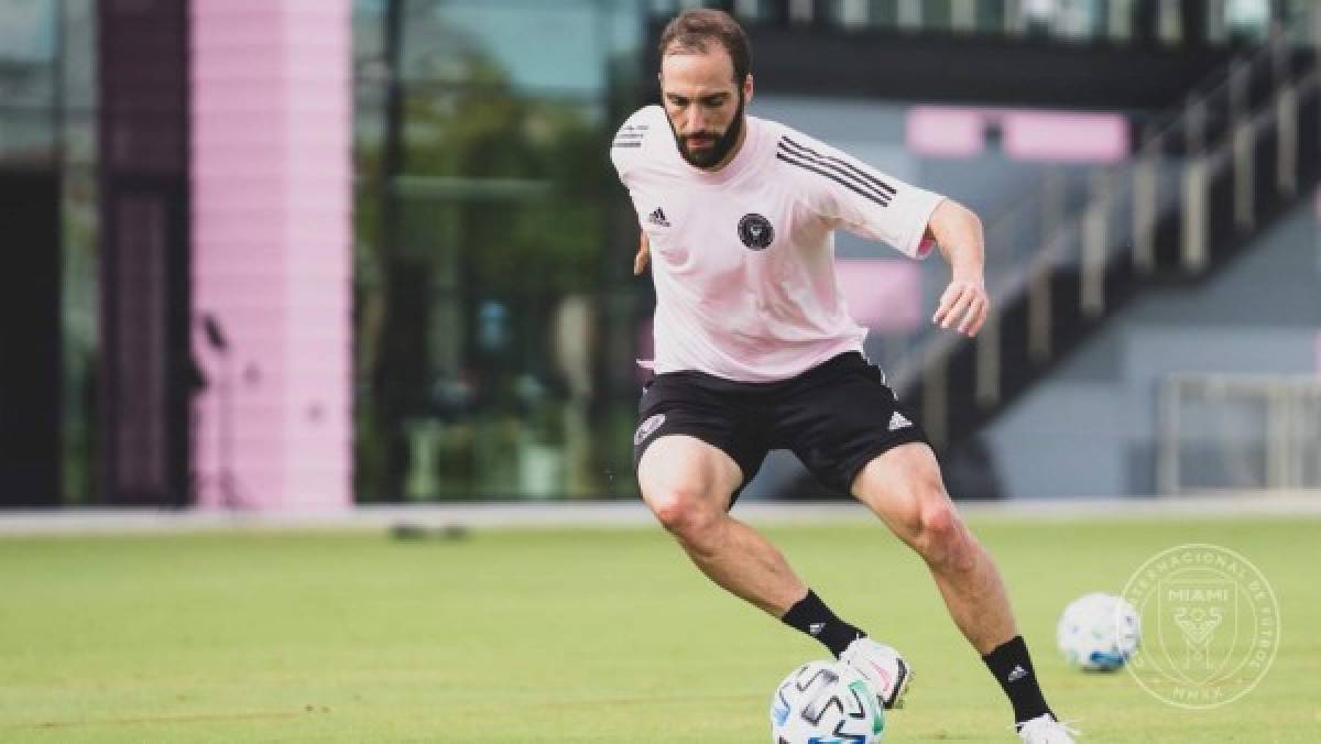 Sin sobrepeso, dorsal de crack y un golazo: Así fue el primer entrenamiento de Higuaín con el Inter de Miami