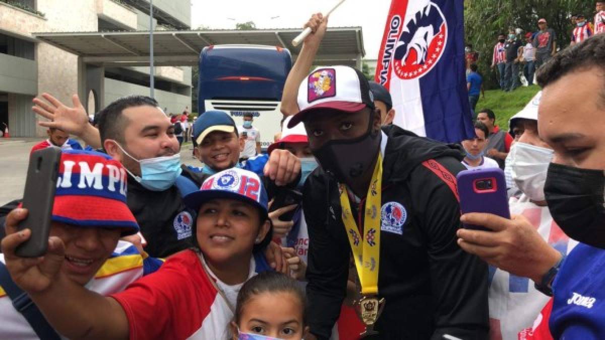 El Yankel se pinta de blanco: así fue la locura del Olimpia luego de coronarse bicampeón en Honduras