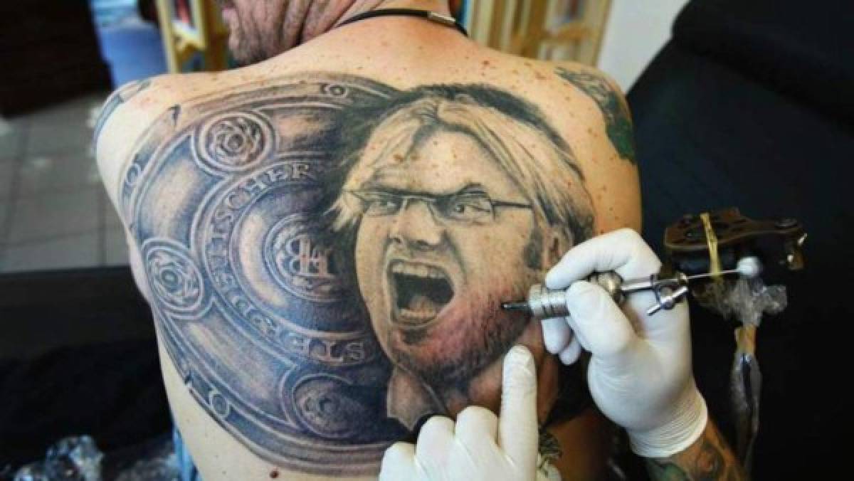 ¡Plasmados en su piel! Los mejores y más locos tatuajes de figuras del fútbol en aficionados