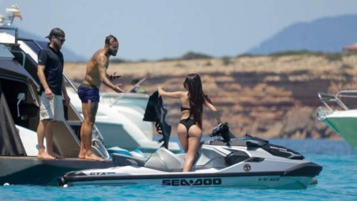 Escándalo: Fotografían a exjugador del Real Madrid junto a otra chica en Ibiza tras su ruptura