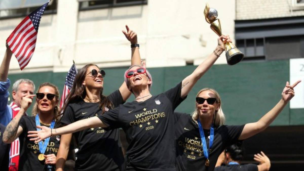 Espectacular y 'polémico' desfile en Nueva York para celebrar con la selección femenina de USA