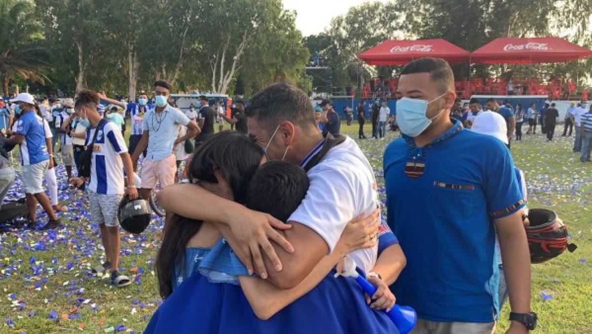 Las otras fotos que no has visto de la celebración del Victoria: 'Chato' Padilla sorprendido por su familia
