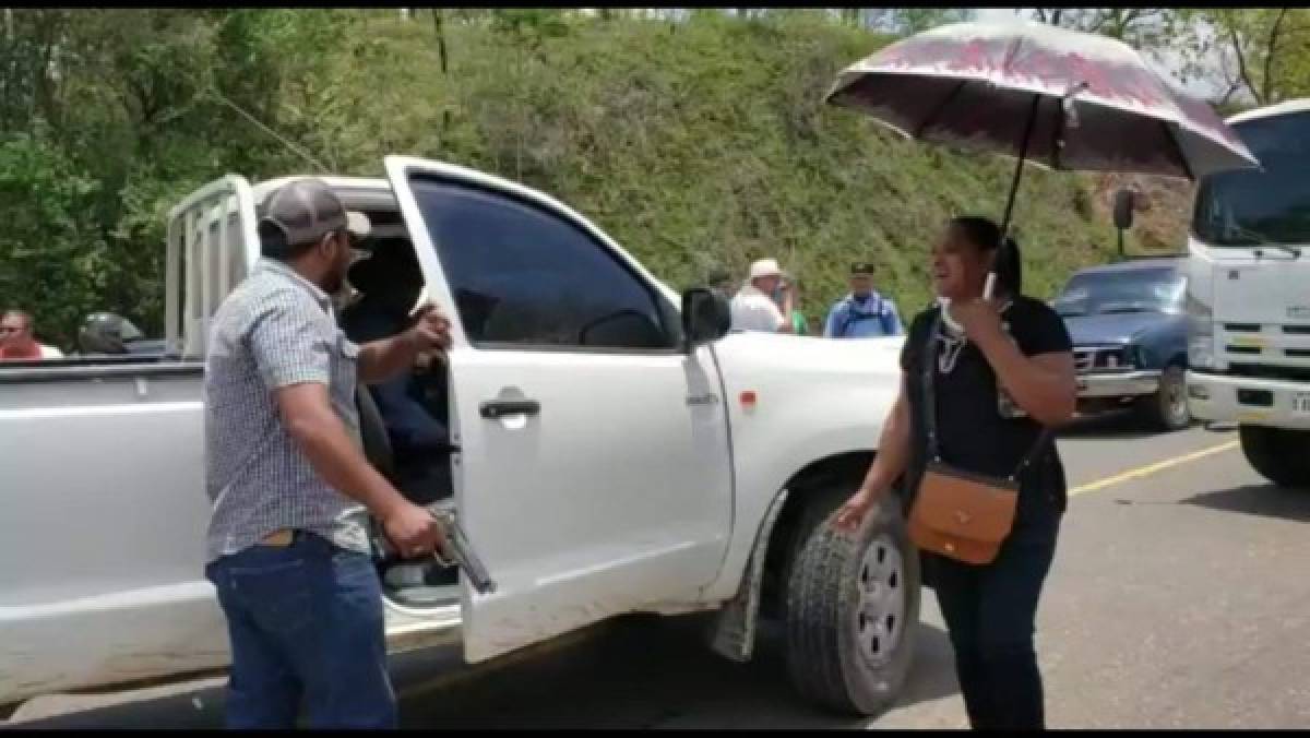 ¡Fuego y calles tomadas! Continúan las protestas en Tegucigalpa y otras ciudades del país