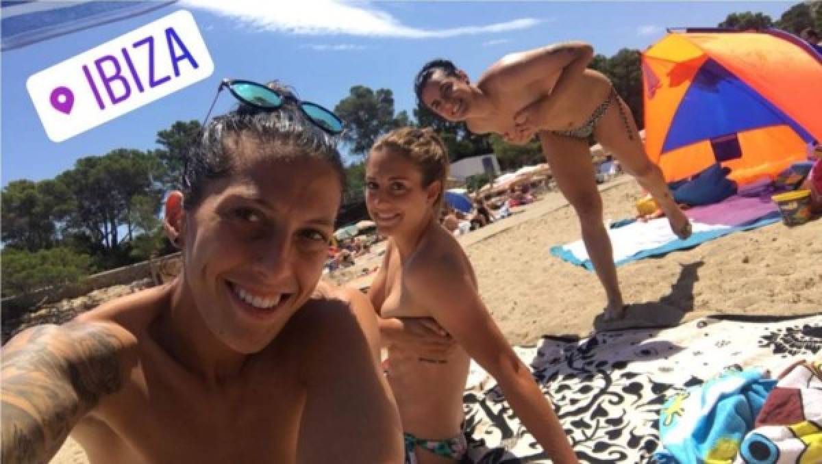 Las ardientes vacaciones del FC Barcelona femenino en la playa