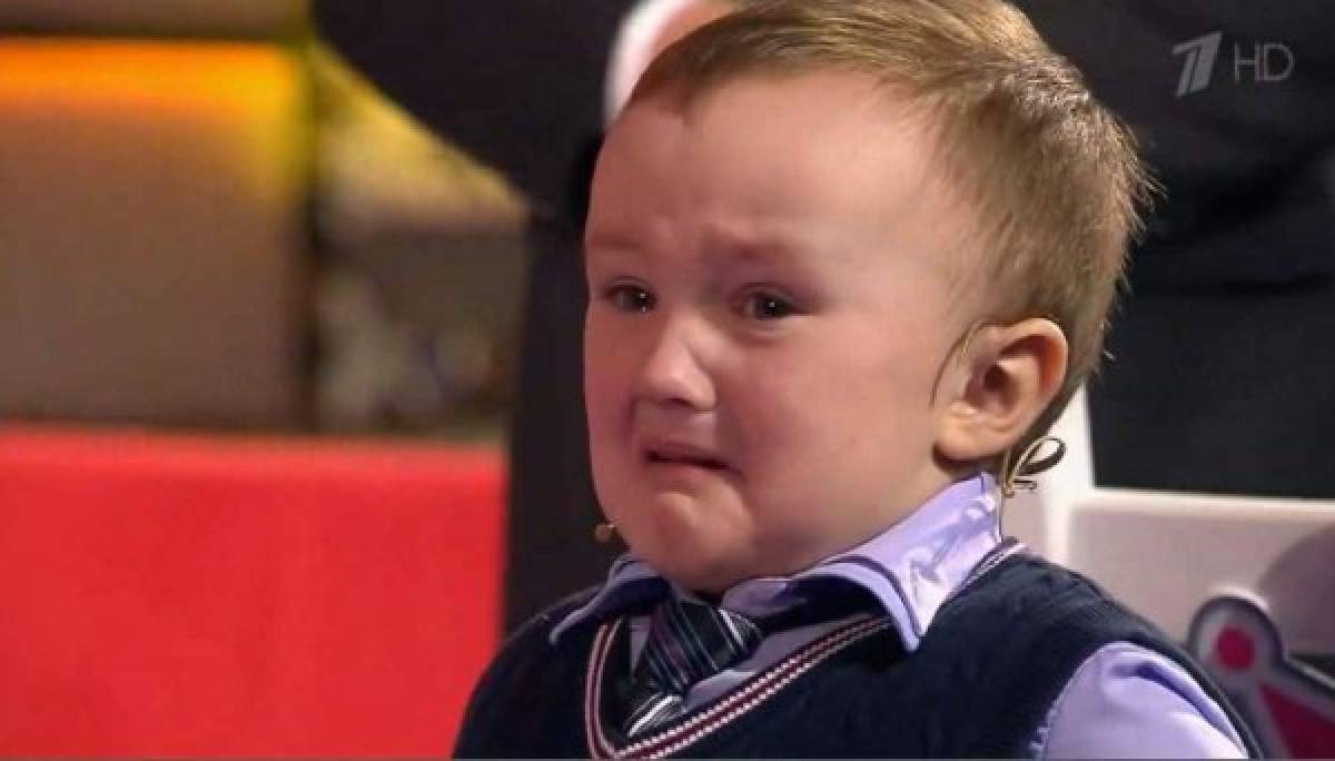 Video: Niño de 3 años rompe en llanto tras perder en ajedrez contra el campeón