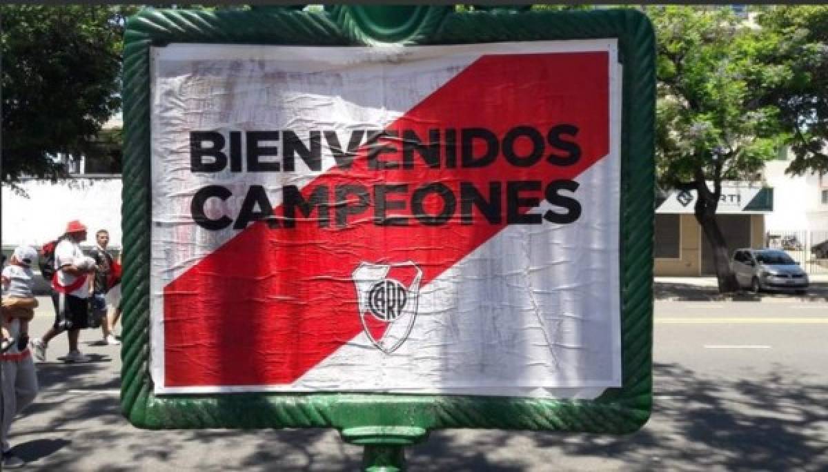 Fiesta, alegría y burlas: Así preparan los aficionados de River Plate la celebración de la Copa Libertadores.