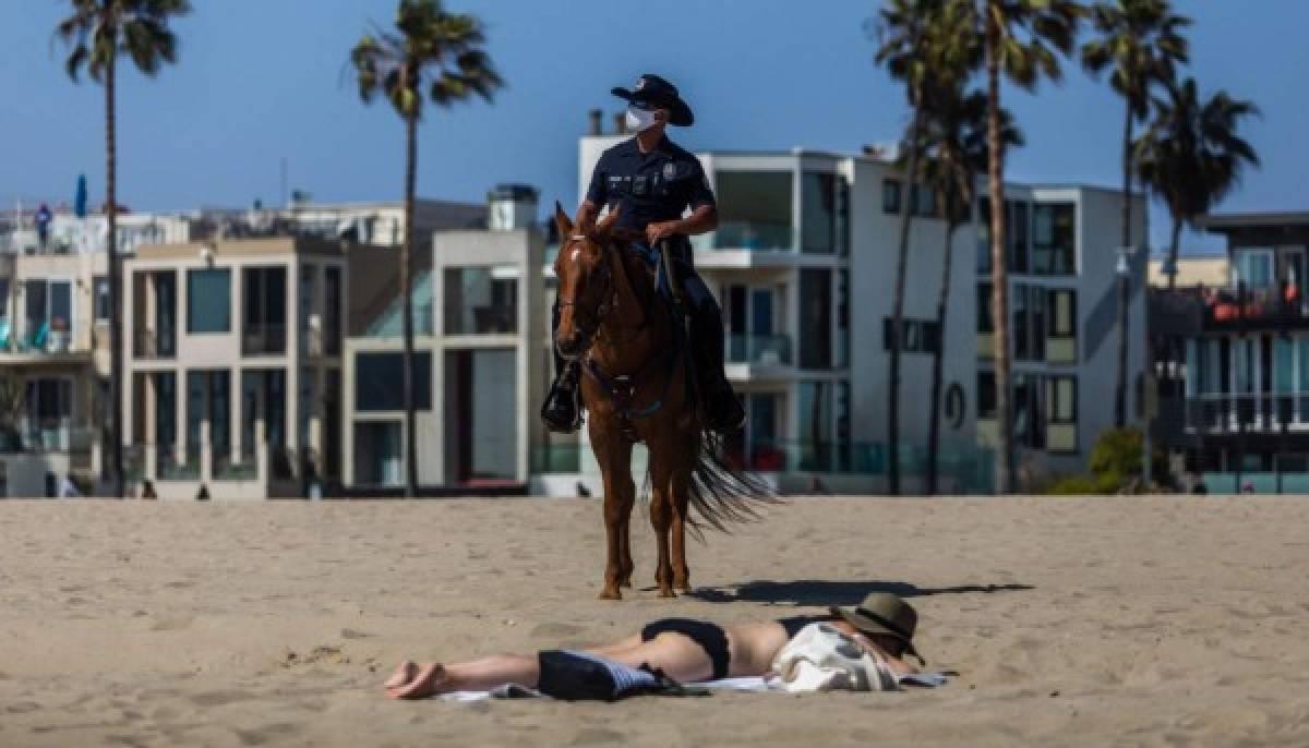 Locura en Estados Unidos: aborrotaron las playas sin importar el coronavirus y así fue captado el presidente Trump