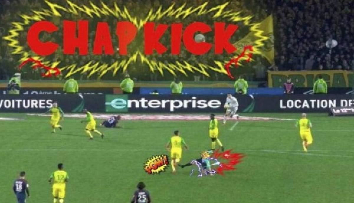 ¡Lluvia de memes! Patada de árbitro a jugador en Francia genera imagenes para morir de la risa