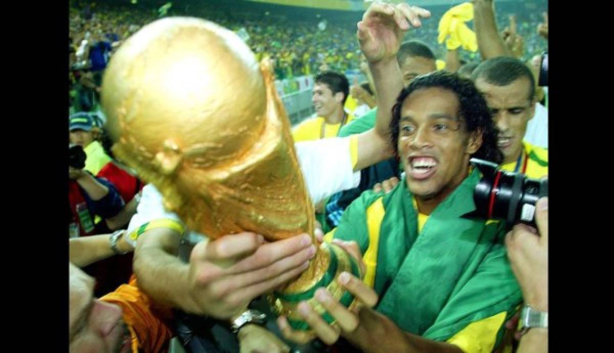 ¡La mágia existe! Ronaldinho deja el fútbol y acá un repaso de los mejores momentos de su carrera