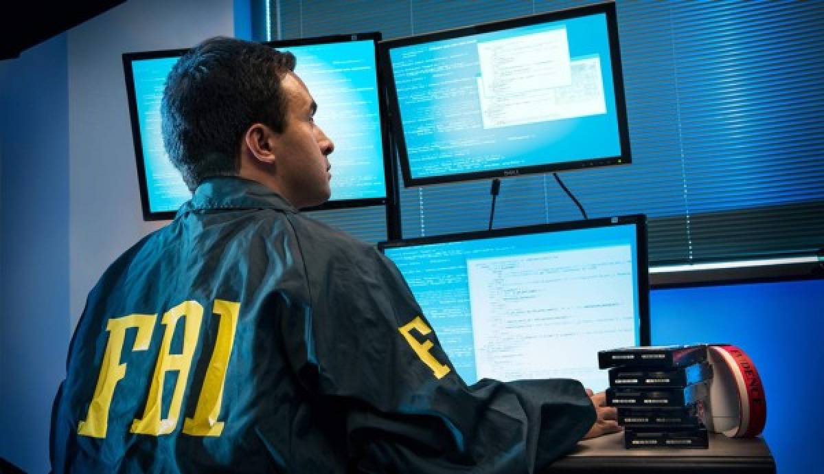 Alerta del FBI sobre la vacuna contra el COVID-19: hackers de China quieren ''robar'' la información