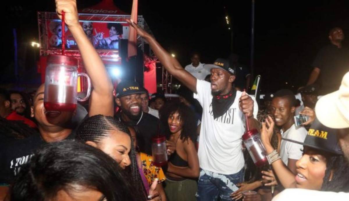 POLÉMICA: La desenfrenada fiesta de Usain Bolt en carnaval de Trinidad y Tobago