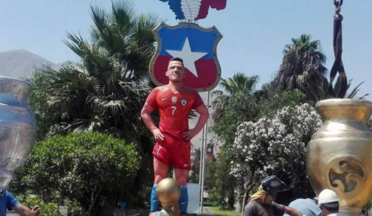 Como a Ibrahimovic: Destruyen la estatua de Alexis Sánchez en Chile y la dejan sin rostro