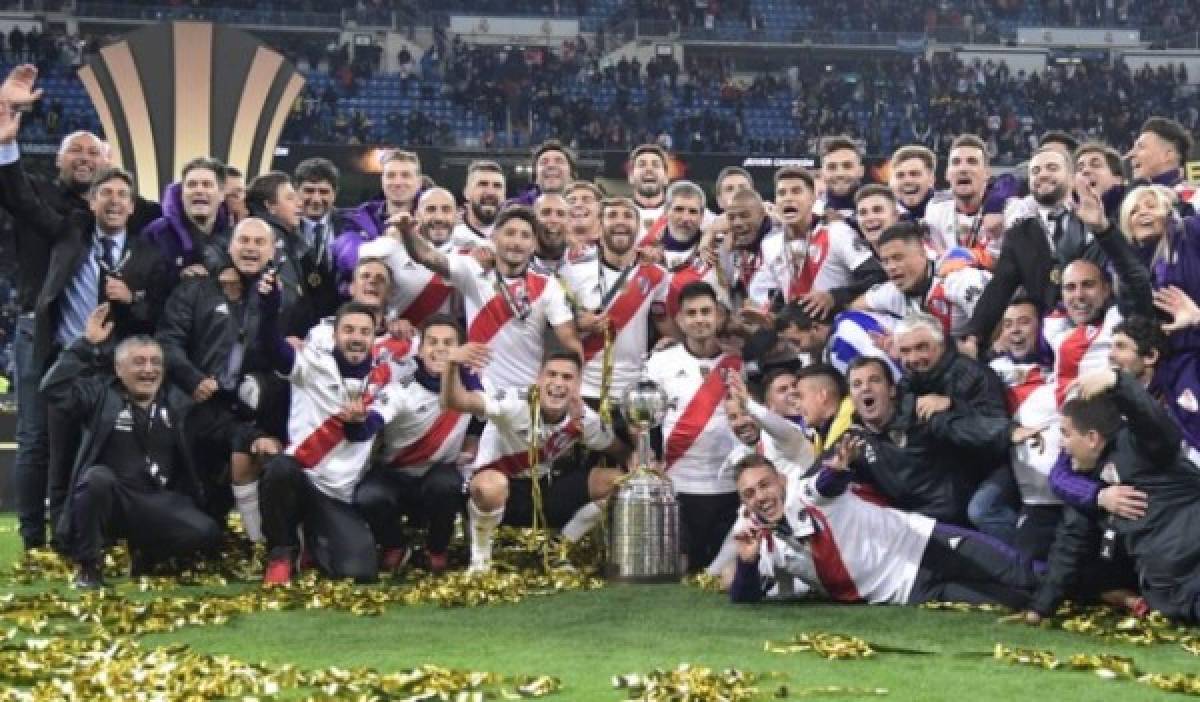 El júbilo de los aficionados de River Plate tras conseguir la Copa Libertadores en el Bernabéu