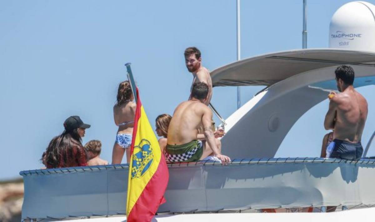 Las espectaculares vacaciones de Messi, Fábregas y Suárez con sus bellas mujeres