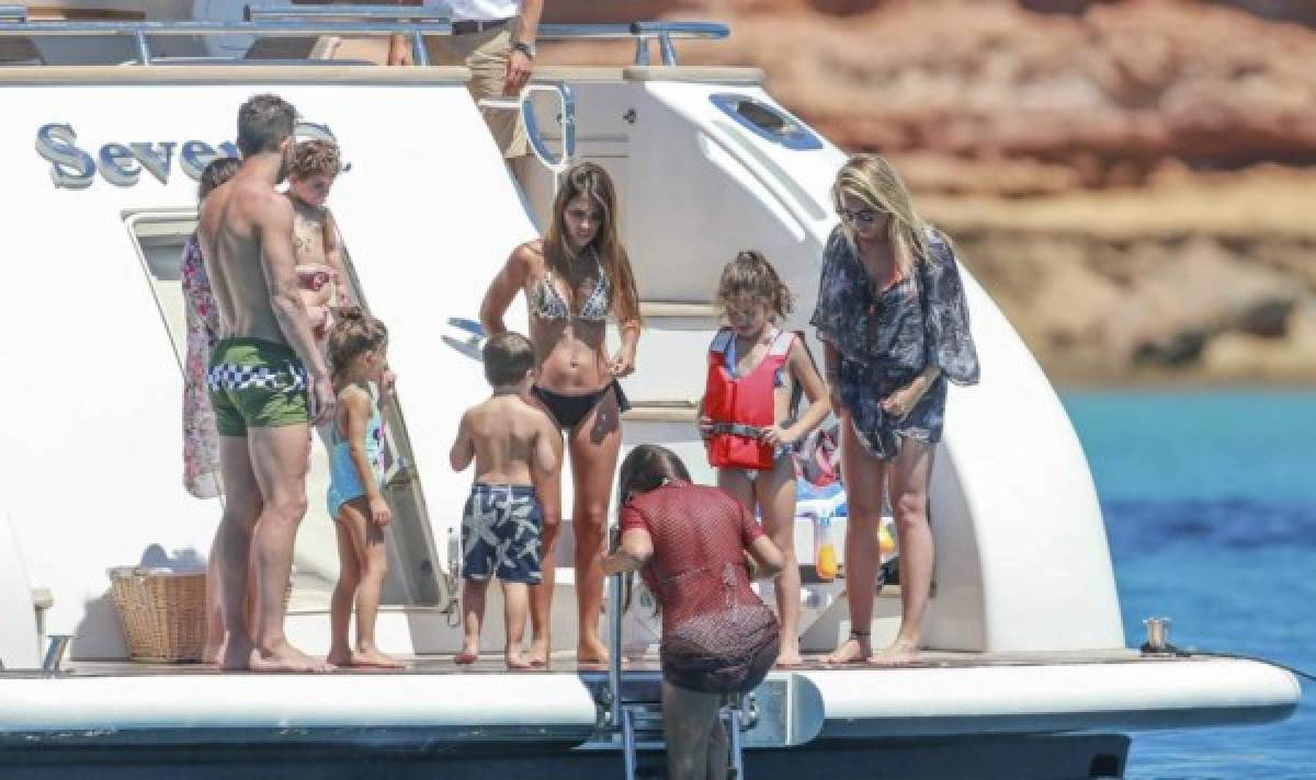 Las espectaculares vacaciones de Messi, Fábregas y Suárez con sus bellas mujeres