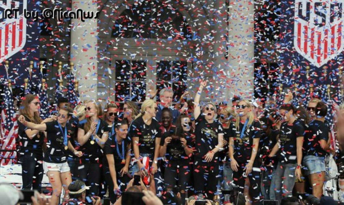 Espectacular y 'polémico' desfile en Nueva York para celebrar con la selección femenina de USA