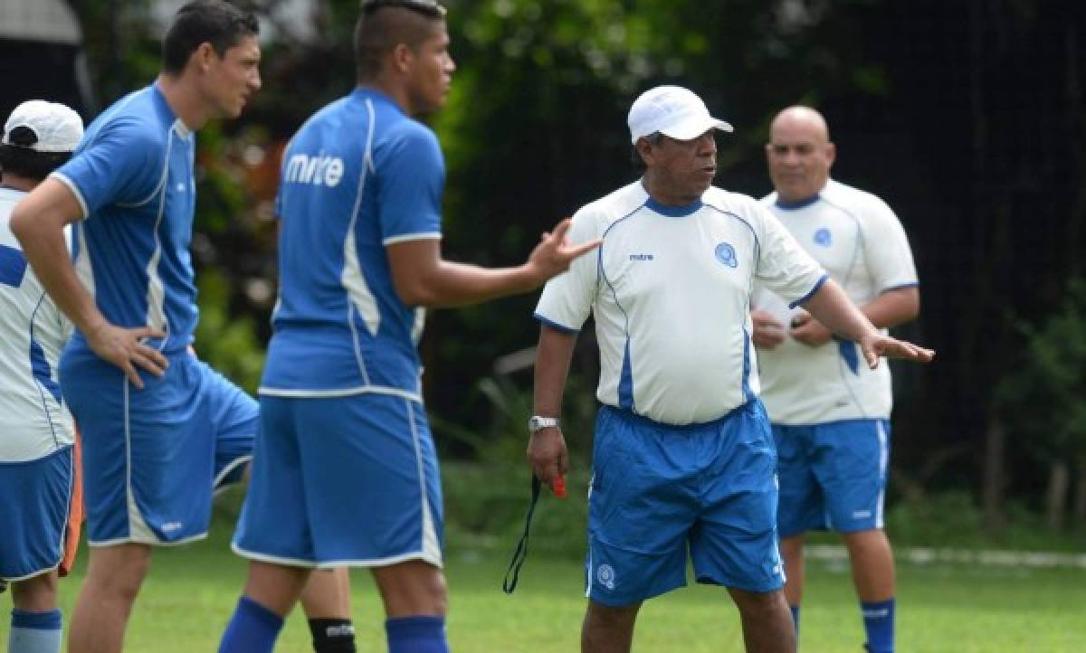 RamÃ³n Madariaga tÃ©cnico de El Salvador, debuta en el Estadio Azteca de MÃ©xico en las eliminatorias para en campeonato Mundial Rusia 2018