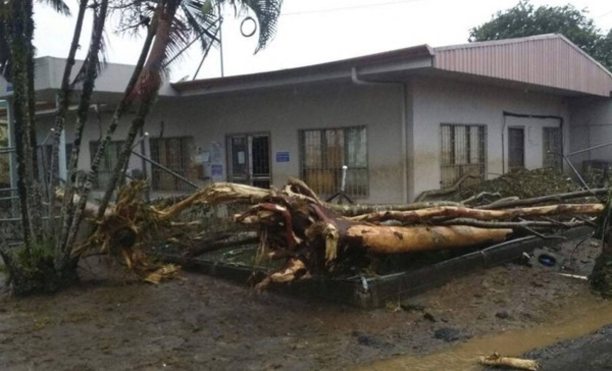 Presidente de Costa Rica informa el fallecimiento de 9 personas y varios desaparecidos por el huracán Otto