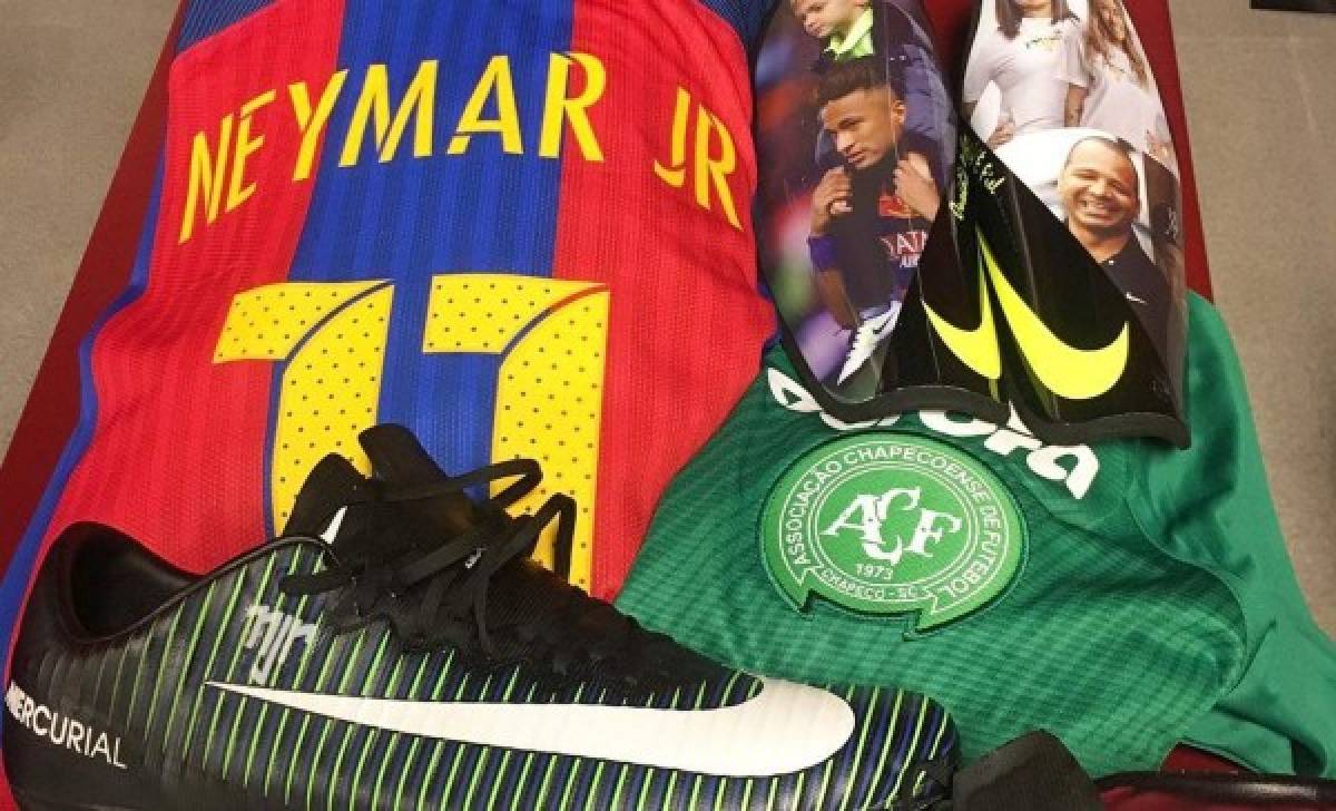 Superestrellas del fútbol realizan homenaje al Chapecoense en diferentes ligas del mundo