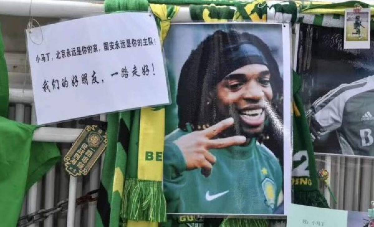Beijing Guoan llora al 'Pery' Martínez y le honra con bonito altar en las afueras de su estadio