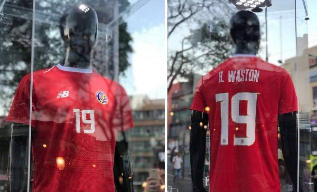 Costa Rica presentó el nuevo uniforme que utilizará en el mundial
