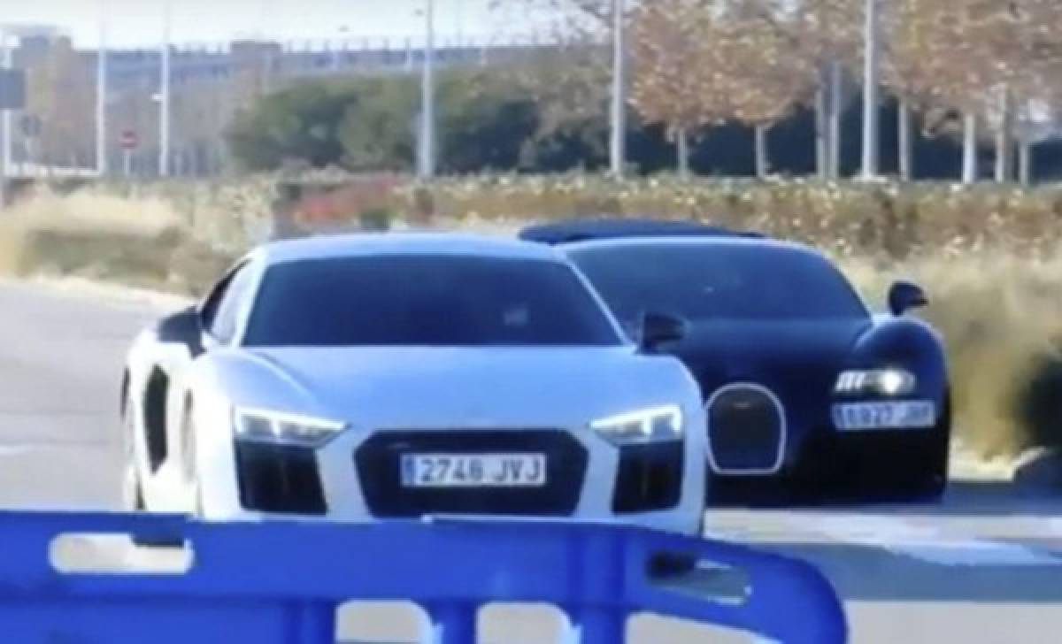 Entrada de película de Cristiano y James al entrenamiento del Real Madrid con sus autos