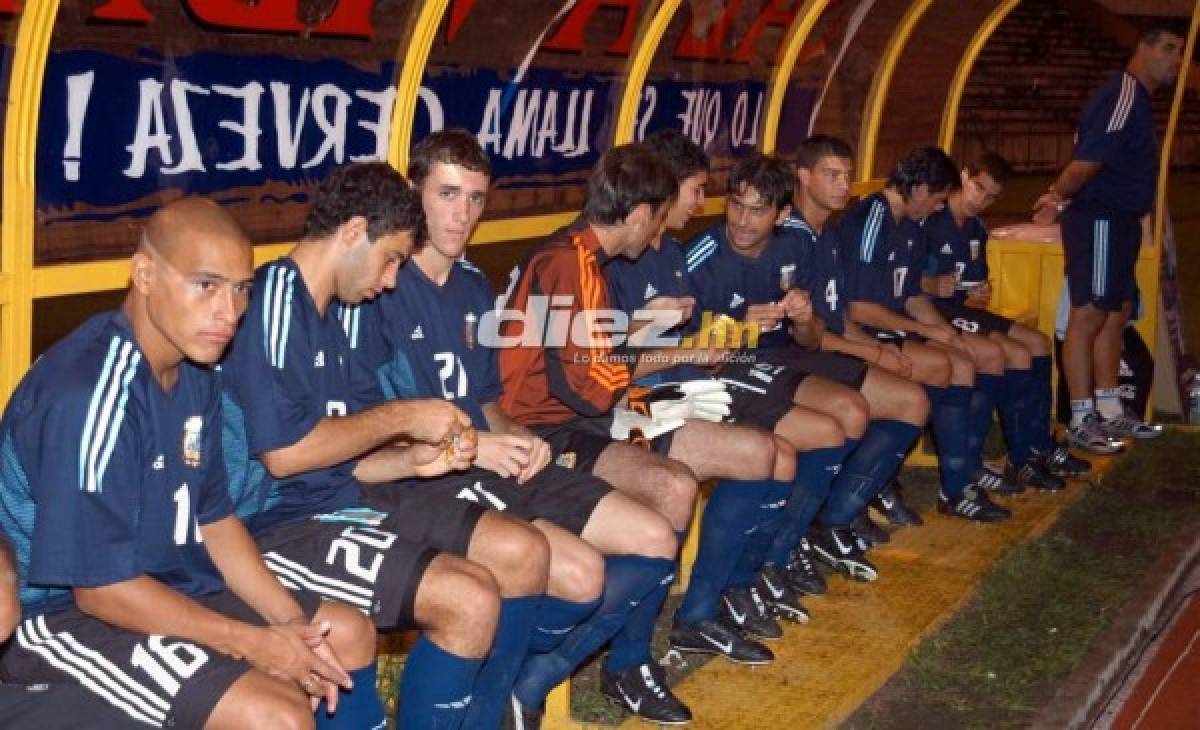 Las fotos que seguramente no habías visto de la visita de Marcelo Bielsa a Honduras en 2003