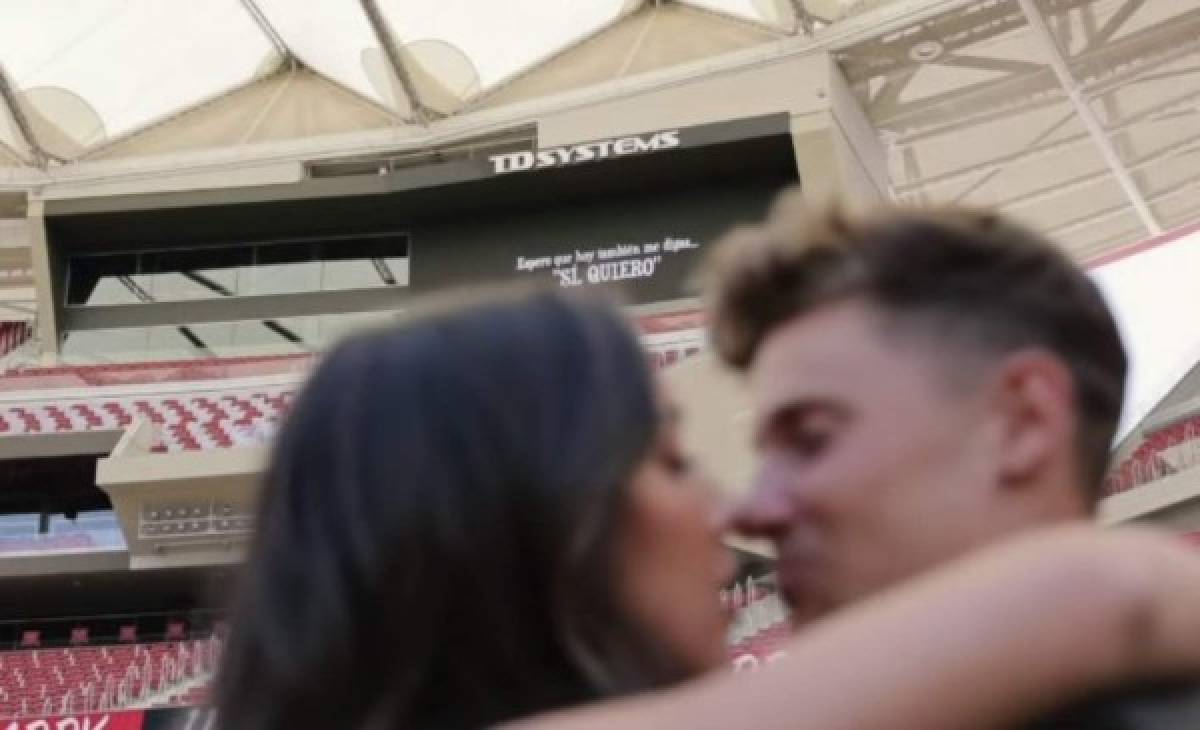 Marcos Llorente le pide matrimonio a su novia en el Wanda Metropolitano; la reacción de la chica fue épica   