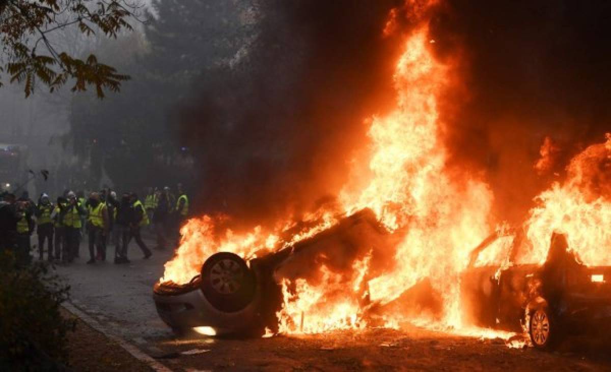 París bajo fuego: Caos y terror en Francia en una violenta protesta