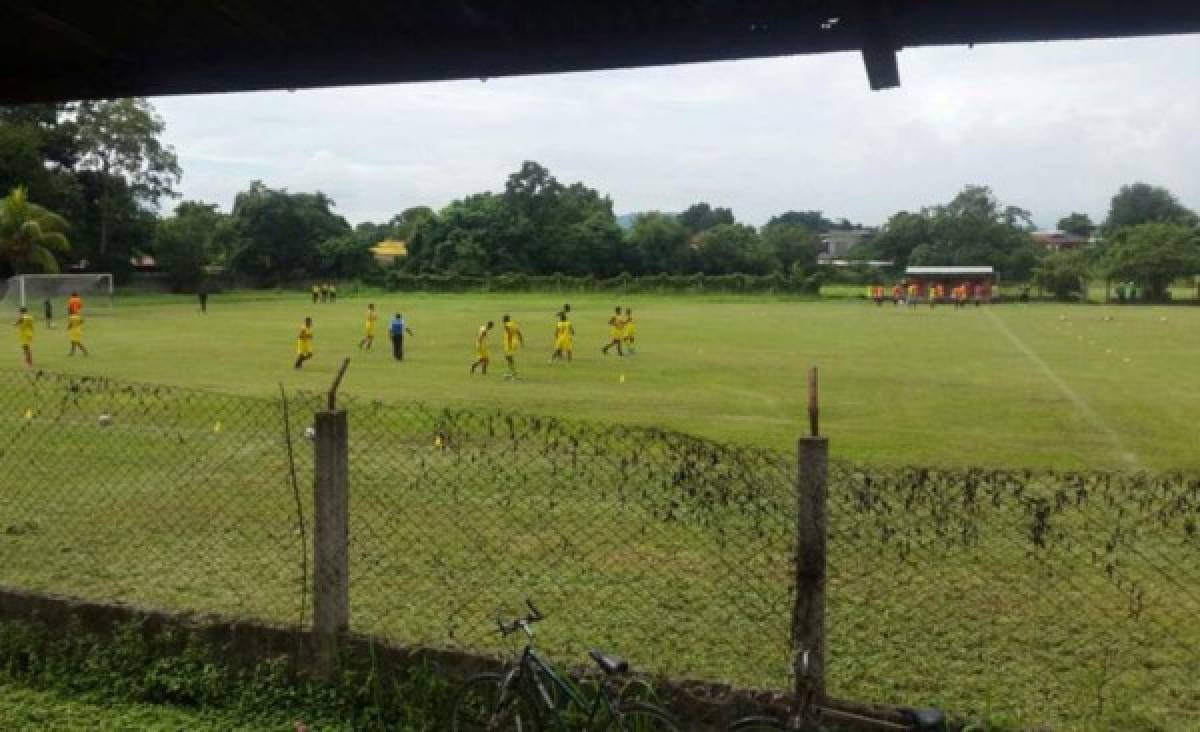 Así luce en completo abandono el estadio Milton Flores de La Lima que invadieron