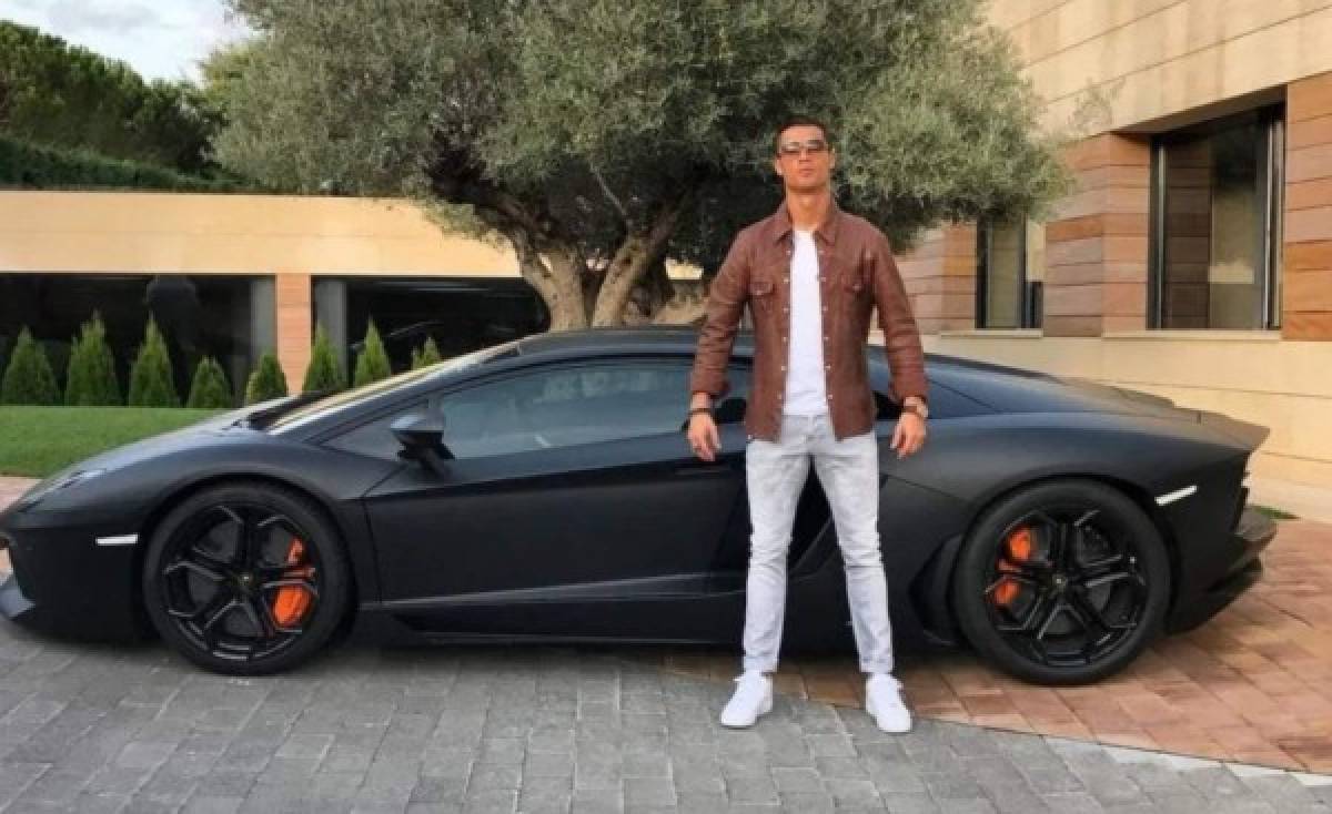 La impresionante colección de autos de CR7 y su nuevo capricho ¡un Bugatti de 8 millones de dólares!